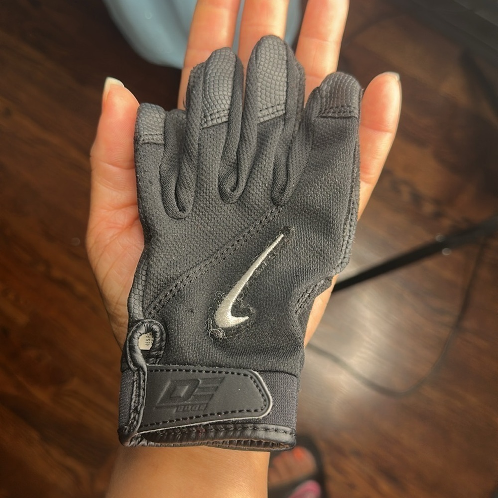 NIKE Black kids Sports Baseball Gloves - Picture 7 of 9